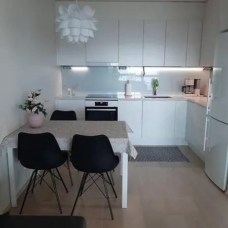 Upea Kaksio Naesijaerven Rannalla