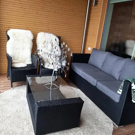 Upea Kaksio Naesijaerven Rannalla * Тампере