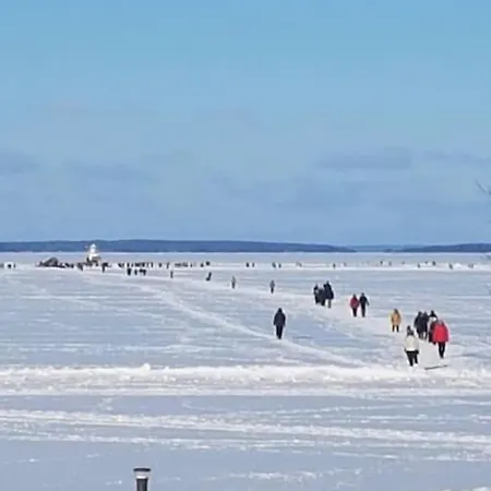 Upea Kaksio Naesijaerven Rannalla アパート タンペレ