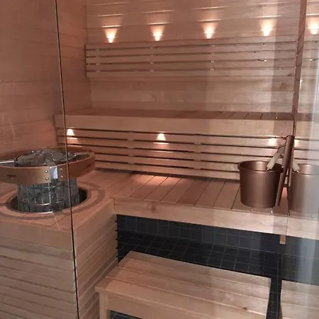 Upea Kaksio Naesijaerven Rannalla