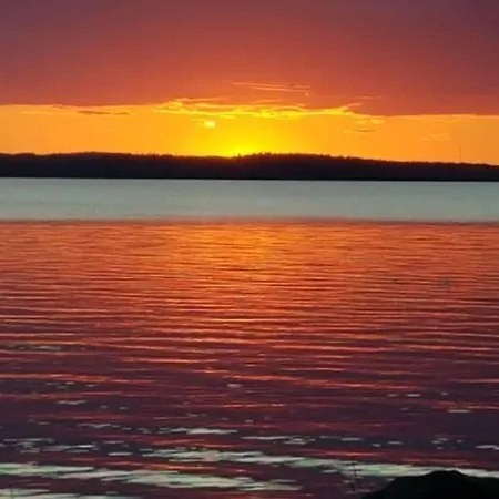 Upea Kaksio Naesijaerven Rannalla * Тампере